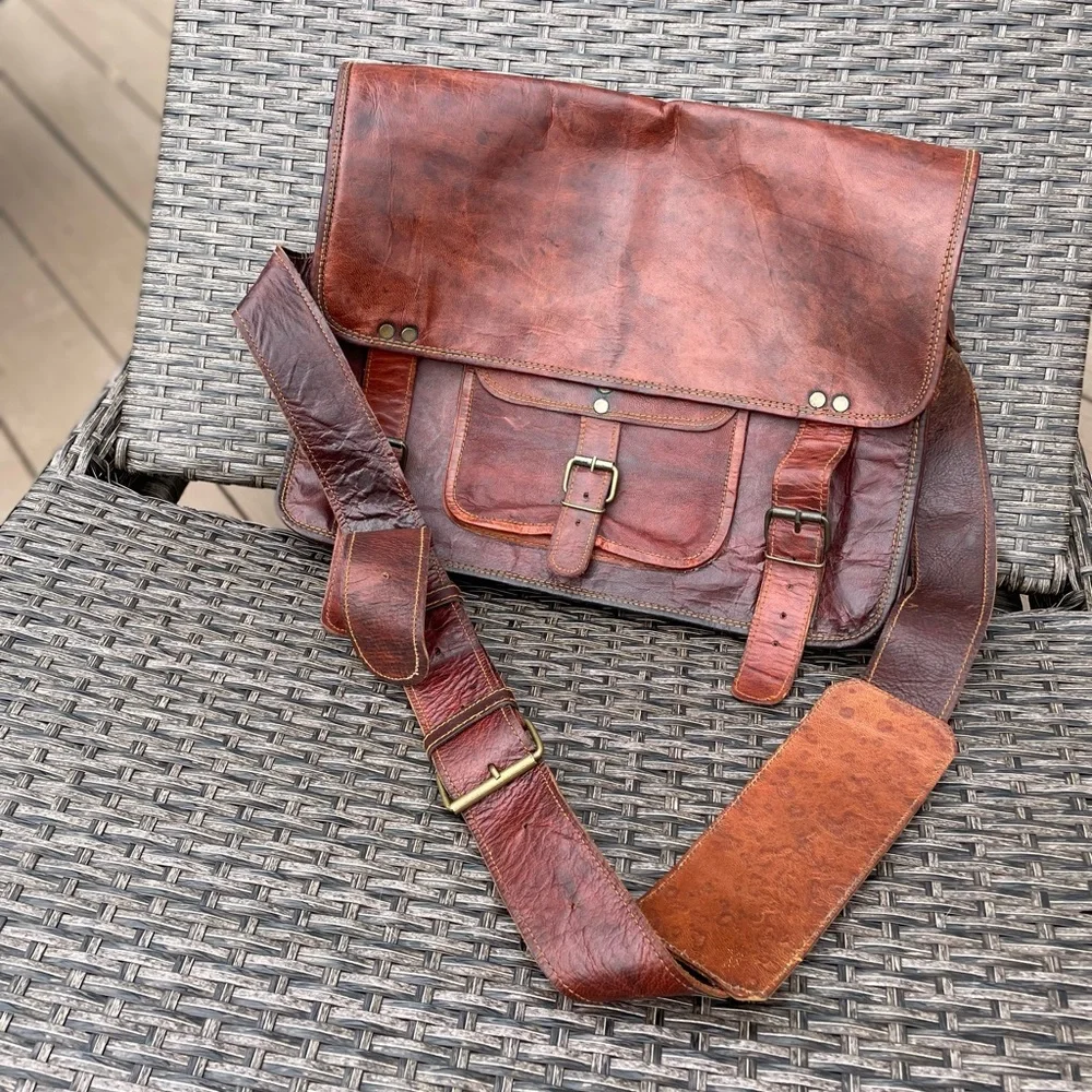 Vintage leather satchel from India - Picture 5 of 12